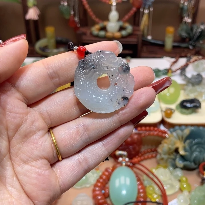 蛇纹石玉颈饰未镶嵌