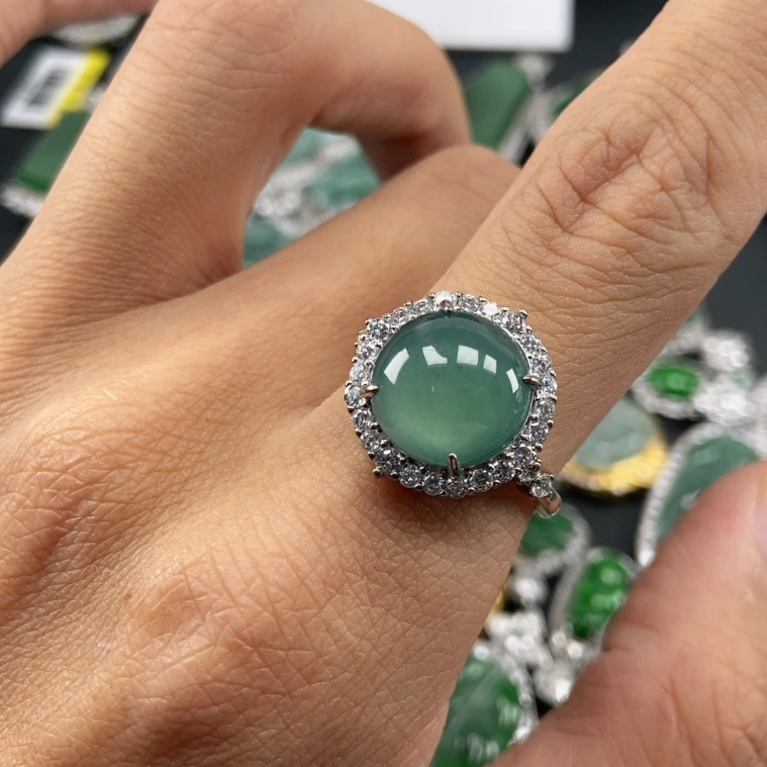 翡翠未镶嵌吊坠(赠链)