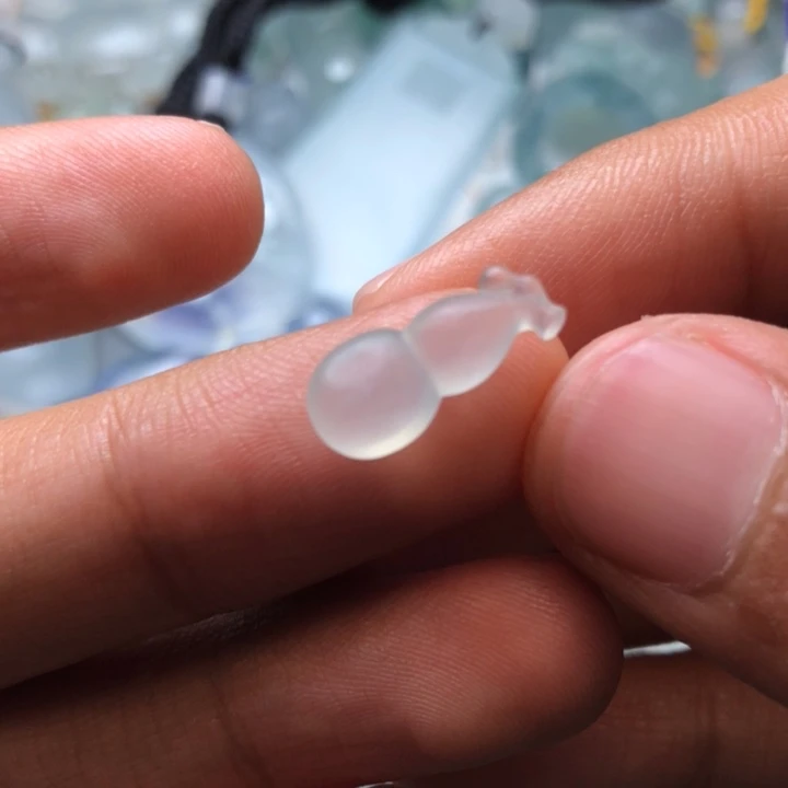 定制翡翠未镶嵌挂件