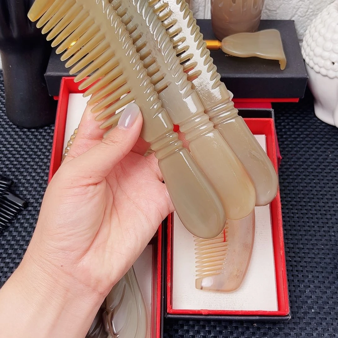 手工制作的纯牛角梳