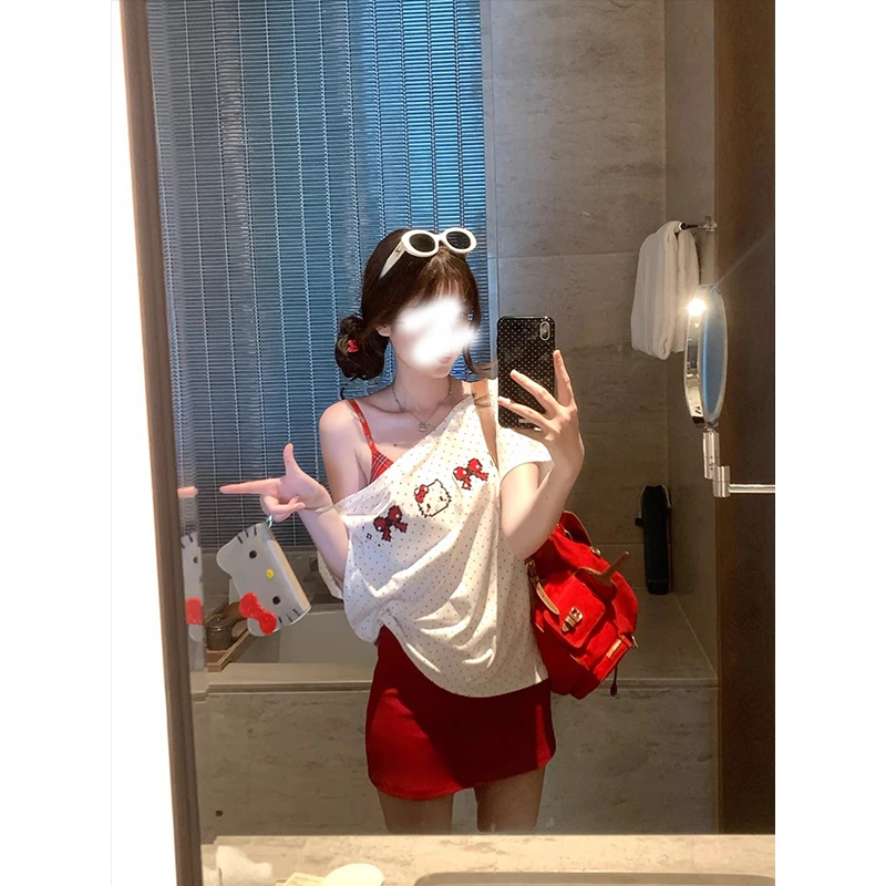 斜肩波点kitty刺绣短袖T恤女夏季新款多巴胺修身显瘦纯欲辣妹上衣