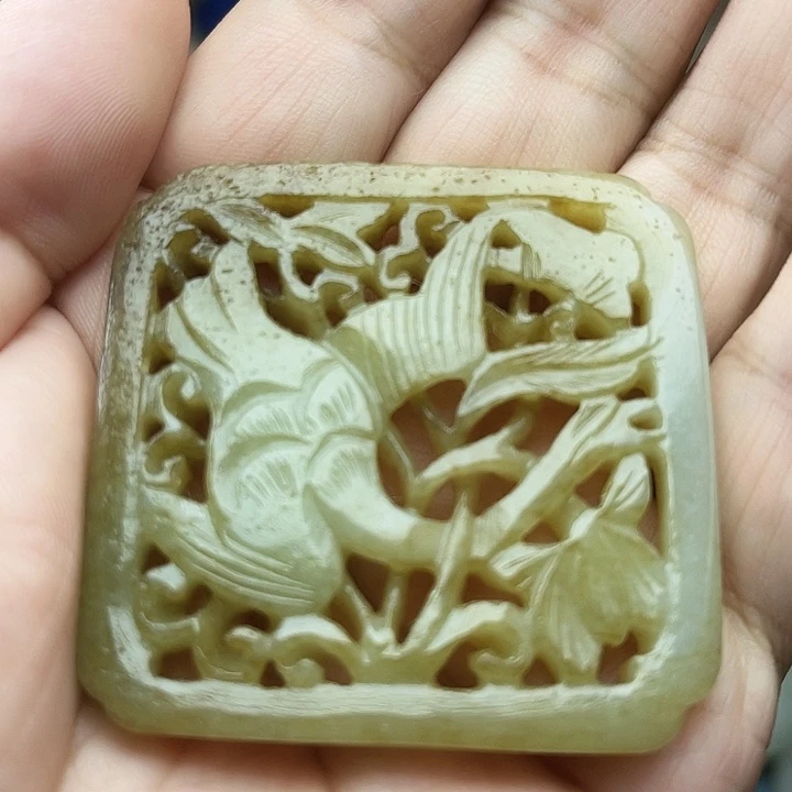 颈饰未镶嵌和田玉(青白玉)