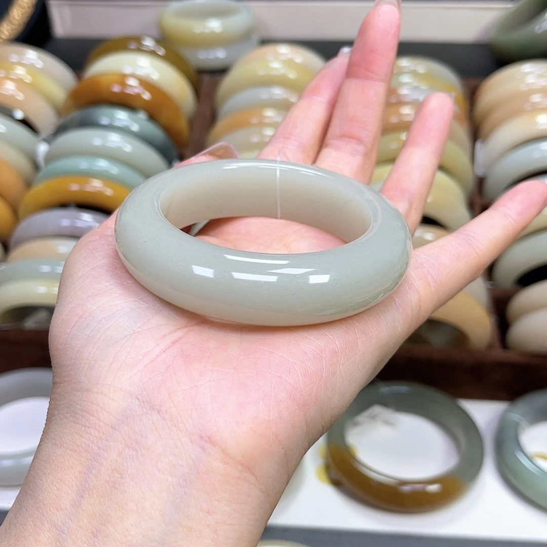 【闪购商品】石英质玉手镯未镶嵌京****)