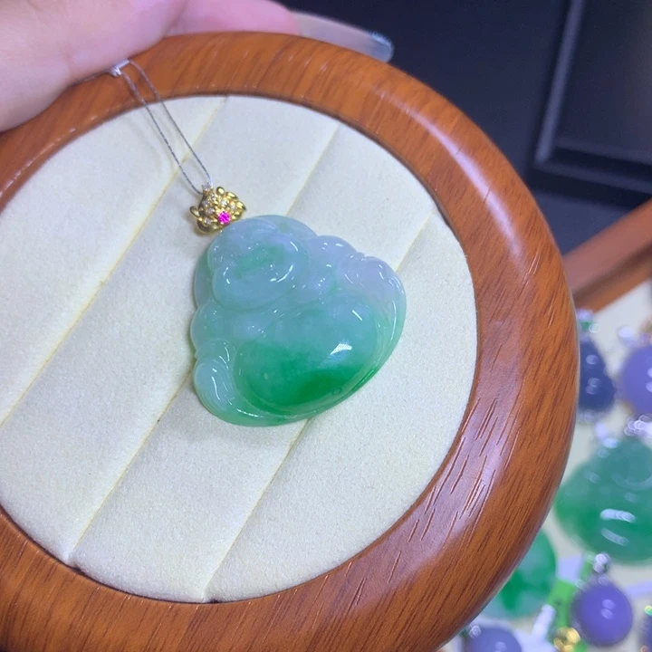 颈饰18K金镶嵌翡翠天然