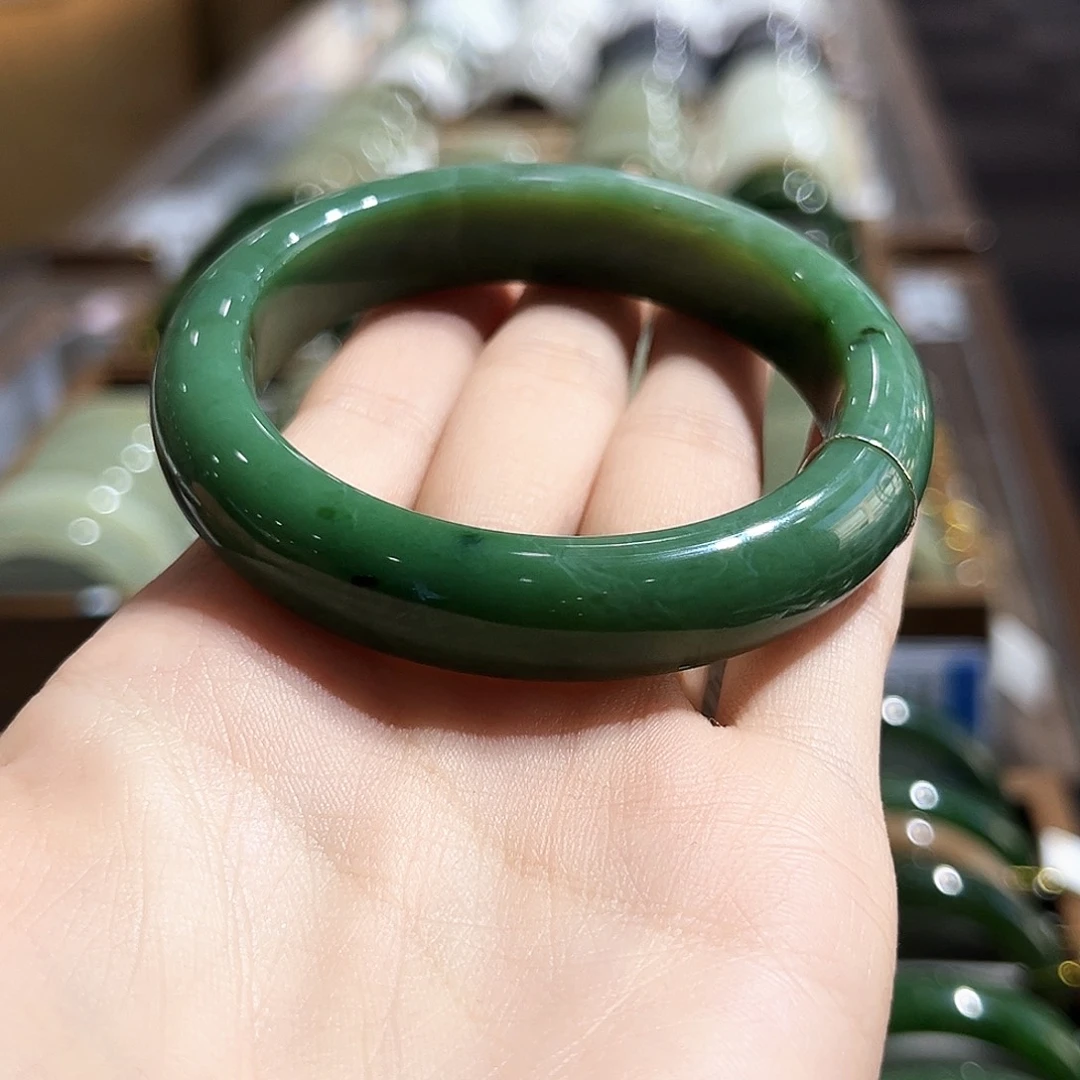 不***范和田玉手镯未镶嵌