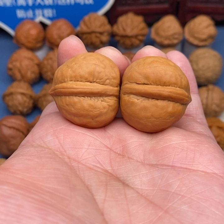 文玩核桃把件小海豚