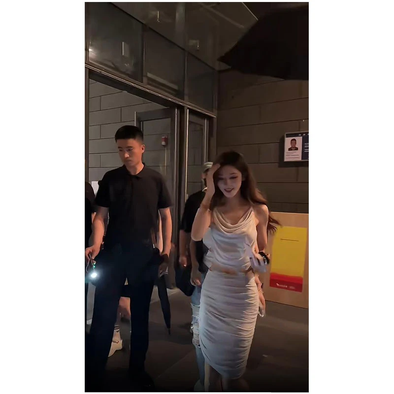 小众设计感纯欲气质褶皱吊带背心女2025新款低腰显瘦半身裙两件套