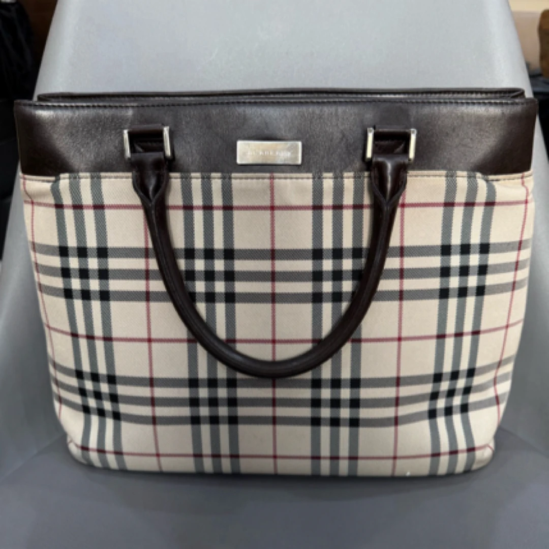 95新 BURBERRY/博柏利 大号格纹拼棕皮银标手提 尘袋 32-26-10cm