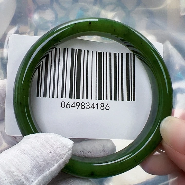 和田玉未镶嵌手镯包容60