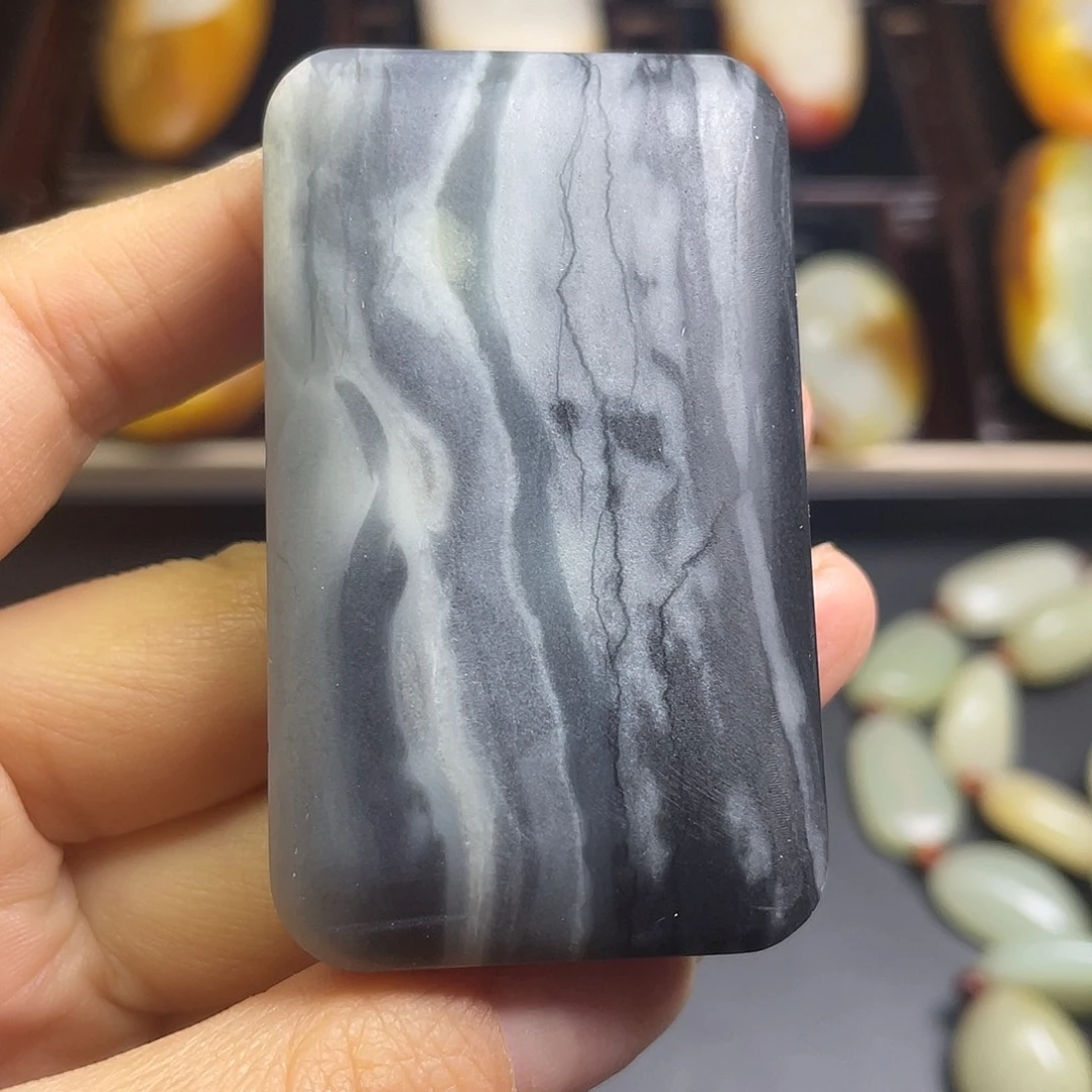 和田玉未镶嵌把件