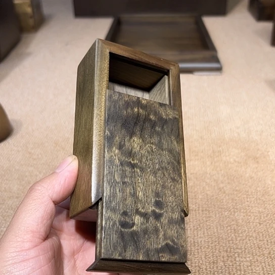 琉***的木（非红木类）抽盒