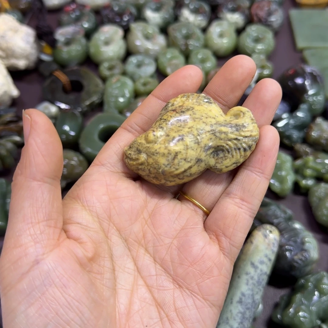 岫岩河磨玉（透闪石质玉）未镶嵌挂件
