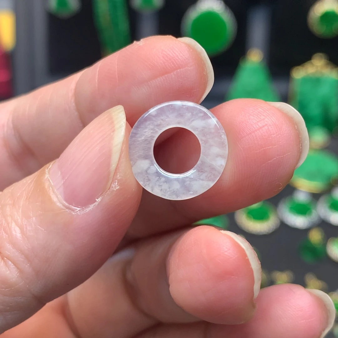 翡翠未镶嵌颈饰有纹裂