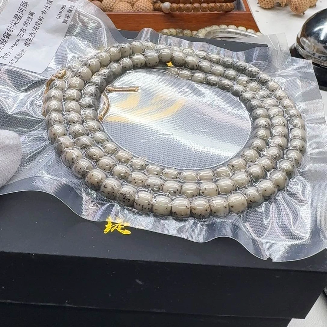 星月菩提吊坠?56一物一图糯冰绿背河豚7左右108