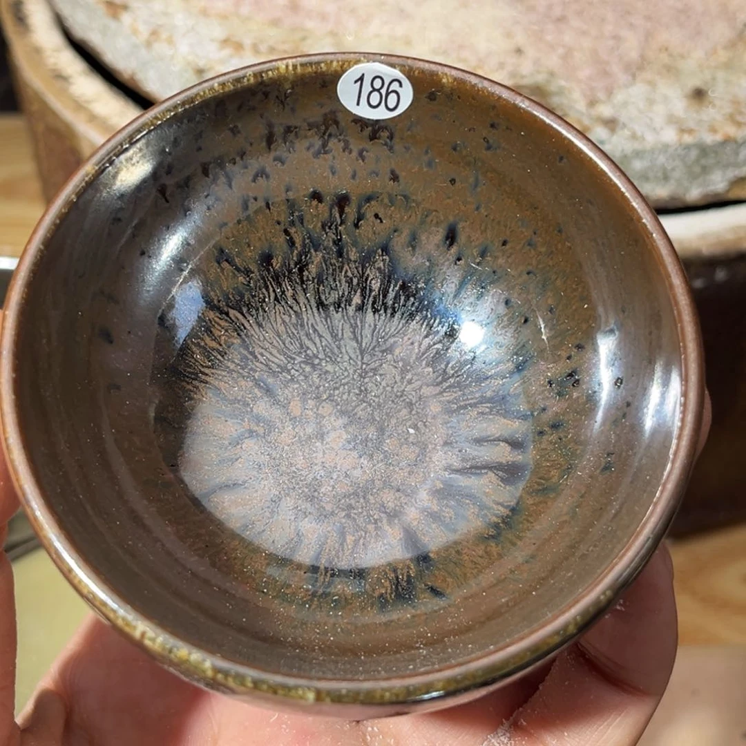 茶盏义兴龙窑坚持真柴烧落灰烧
