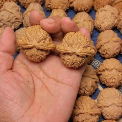 【闪购商品】吊坠文玩核桃゛**張白狮子42