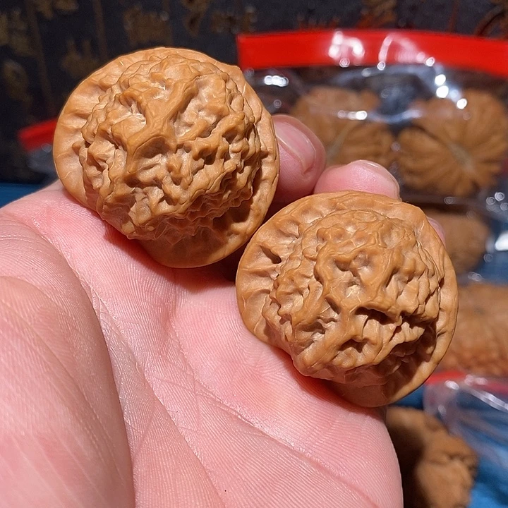 吊坠桃核瓷娃娃狮子头