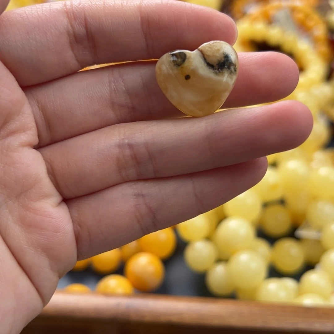 未镶嵌琥珀珠宝奇石