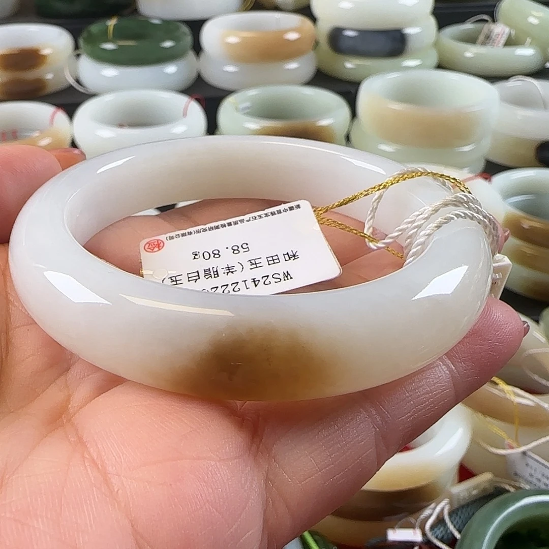 和田玉未镶嵌手镯