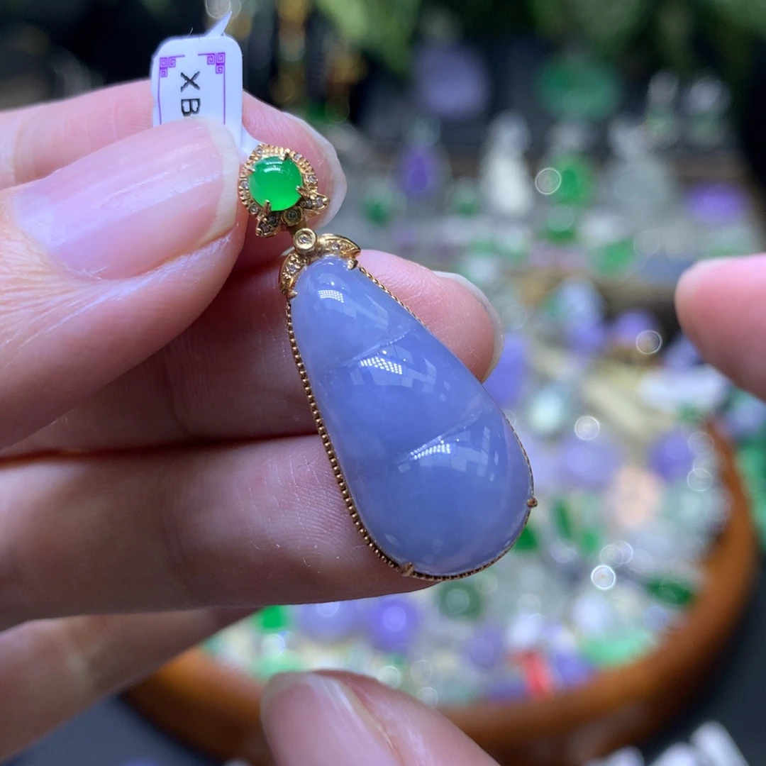 颈饰18K金镶嵌翡翠