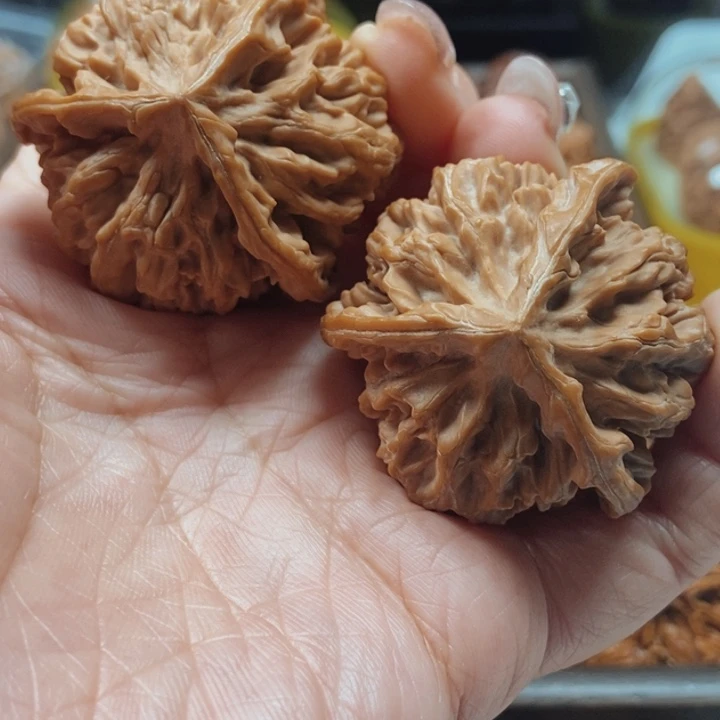 文玩核桃吊坠三棱