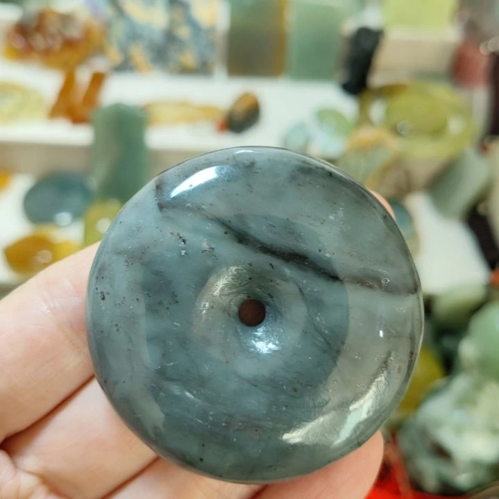 岫玉未镶嵌微瑕平安扣