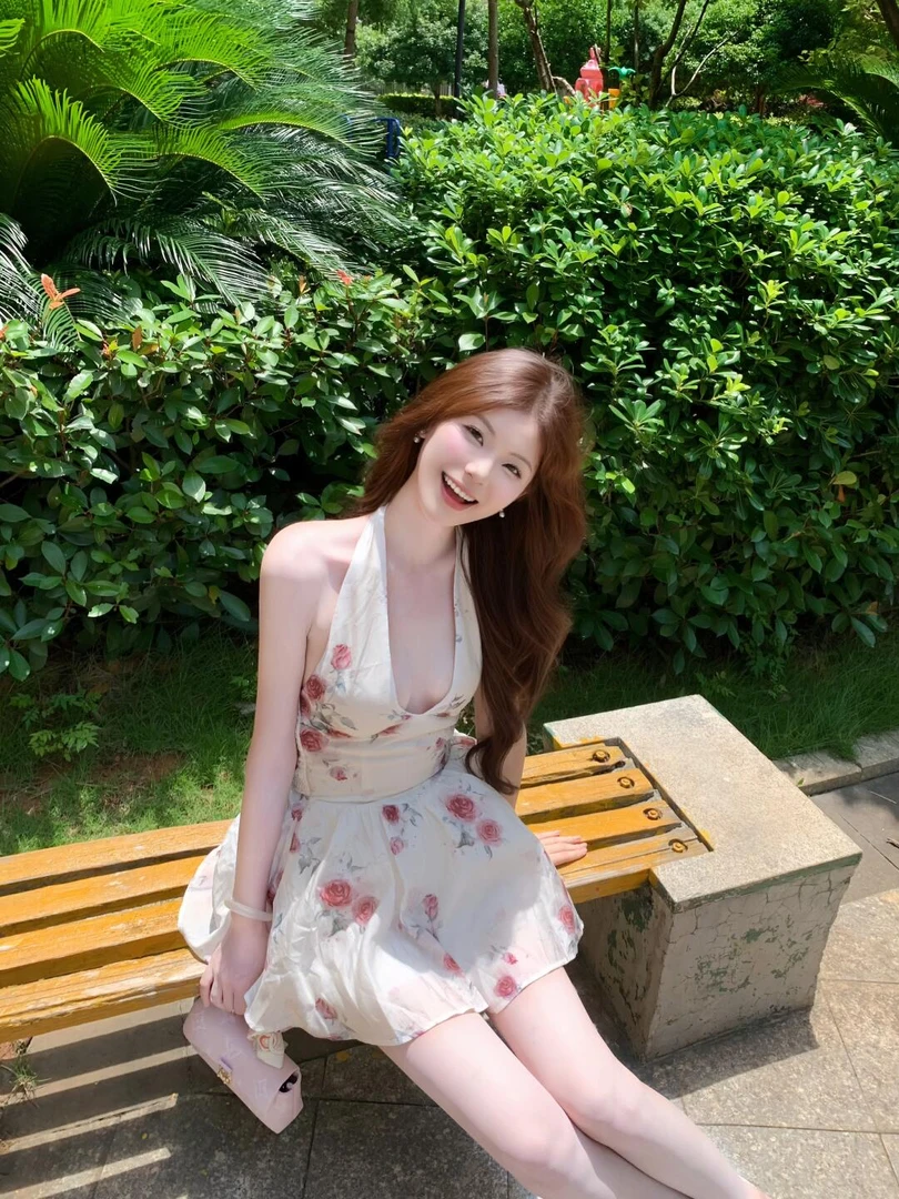 纯欲风辣妹性感露背挂脖碎花连衣裙气质复古法式印花收腰显瘦短裙