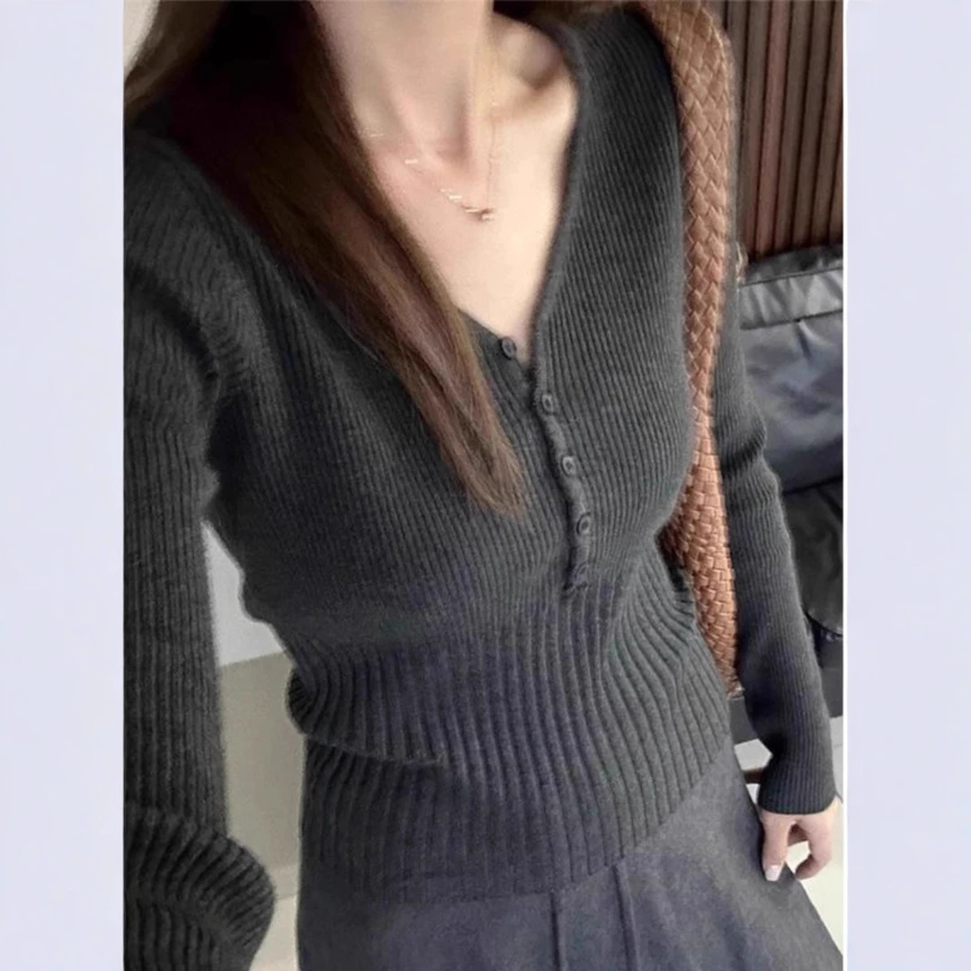 韩系灰色V领针织打底衫女内搭秋冬季新款软糯收腰显瘦长袖上衣