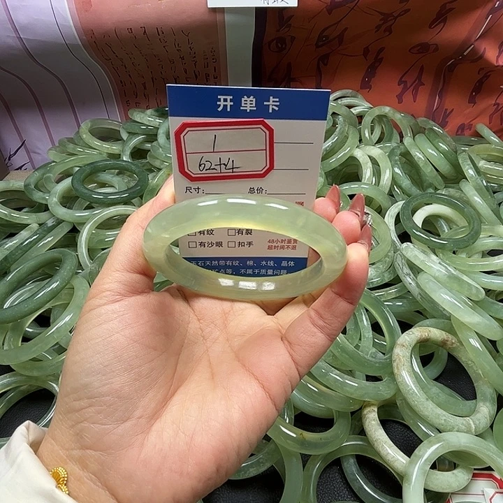 蛇纹石玉未镶嵌手镯1