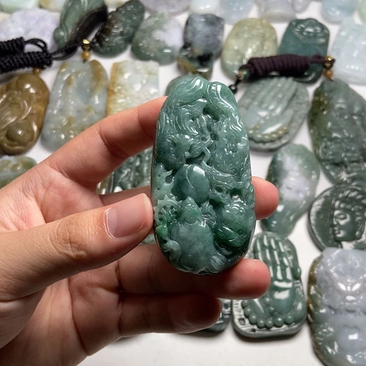 翡翠未镶嵌颈饰四神兽45