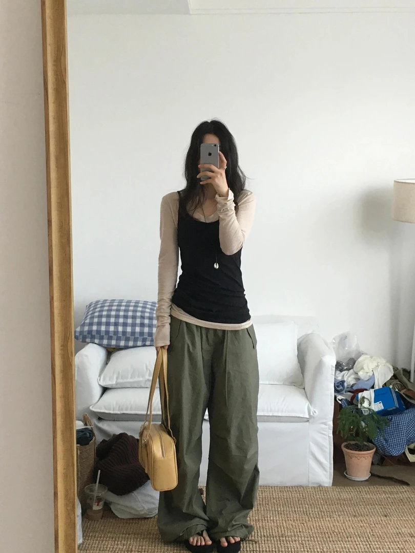 2025春季新款韩系穿搭黑色背心吊带叠穿长袖T恤上衣军绿色工装裤
