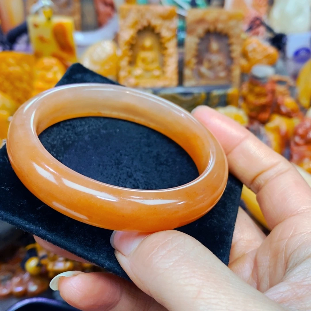 未镶嵌石英质玉（黄龙玉）颈饰