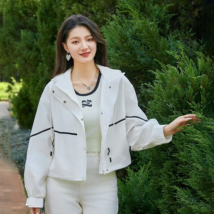 朵以2025春季新款时尚撞色抽绳连帽外套女休闲工装上衣39DC449072