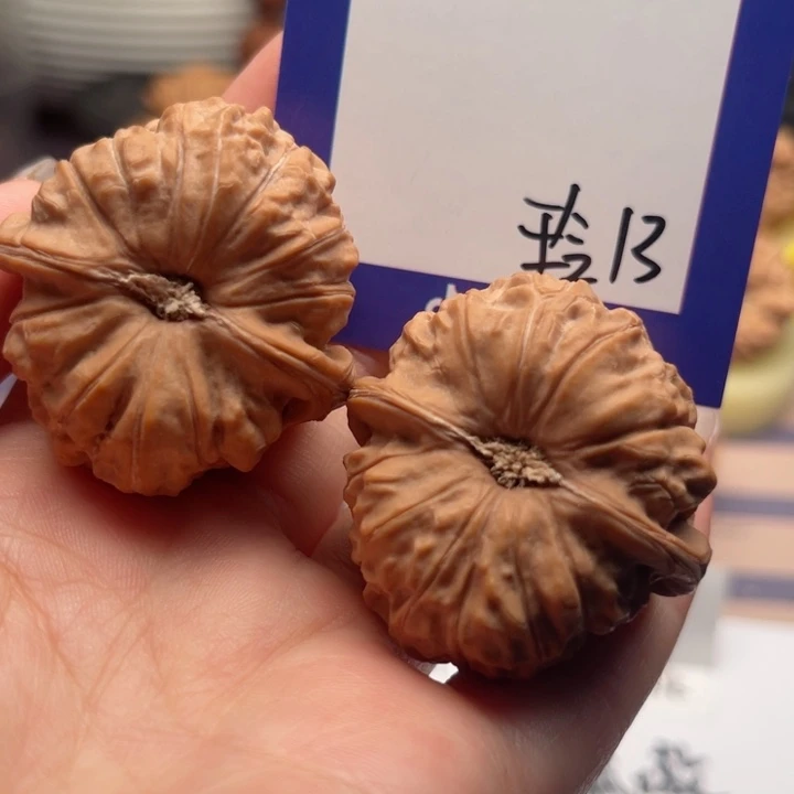 吊坠文玩核桃?**哈文玩核桃13