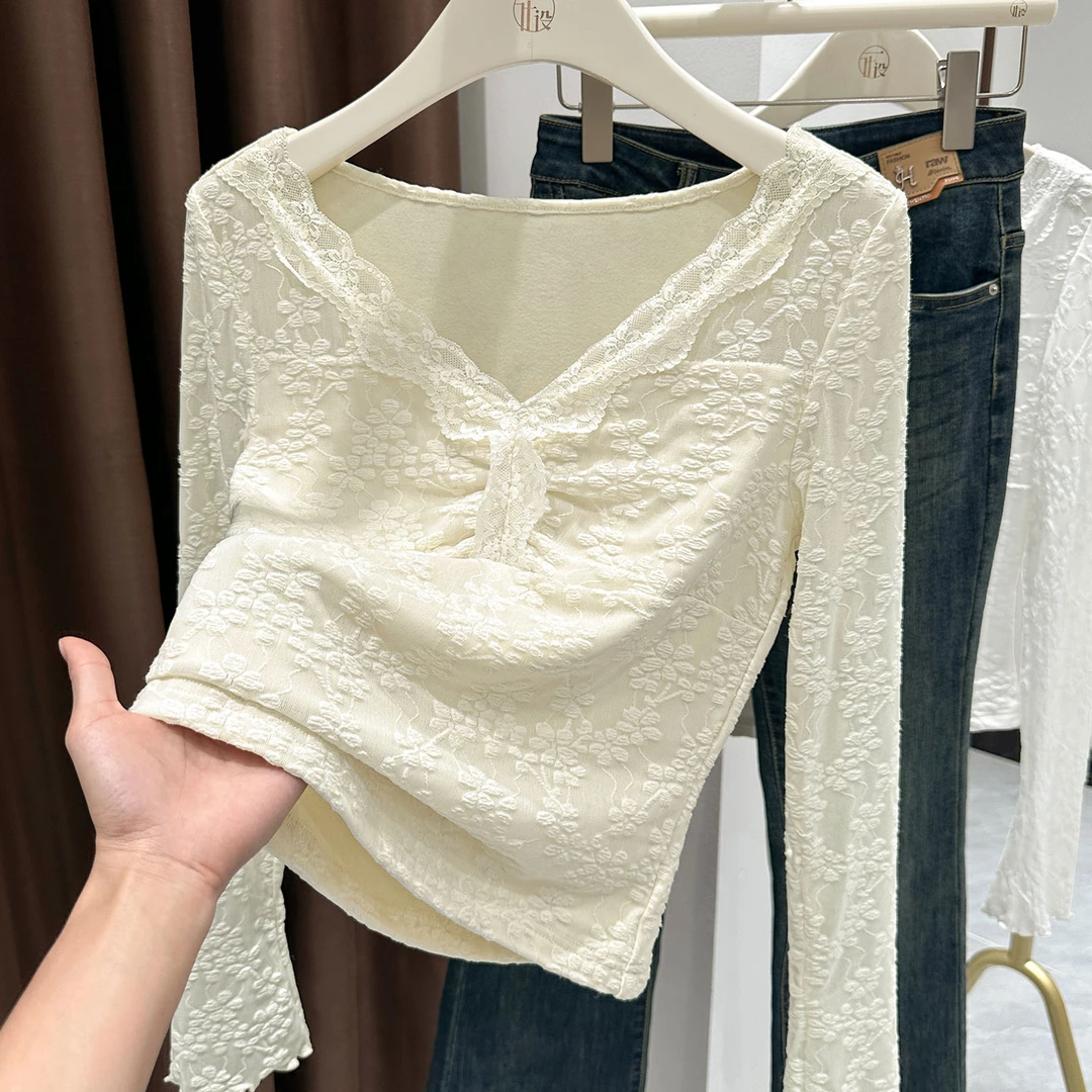 超好看杏色蕾丝V领加绒保暖上衣女秋冬新款修身长袖柔软打底小衫