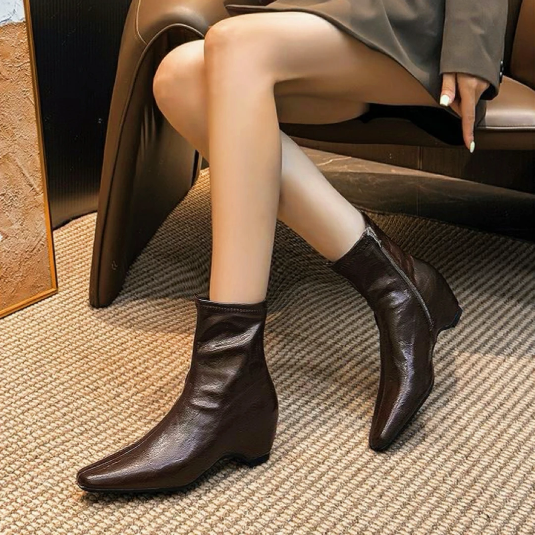 韩系百搭内增高瘦瘦靴2025秋冬新款显瘦短靴软皮软底弹力靴时装靴