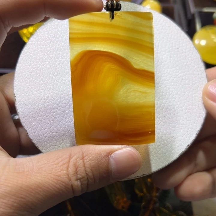 琥珀未镶嵌颈饰琥珀吊坠