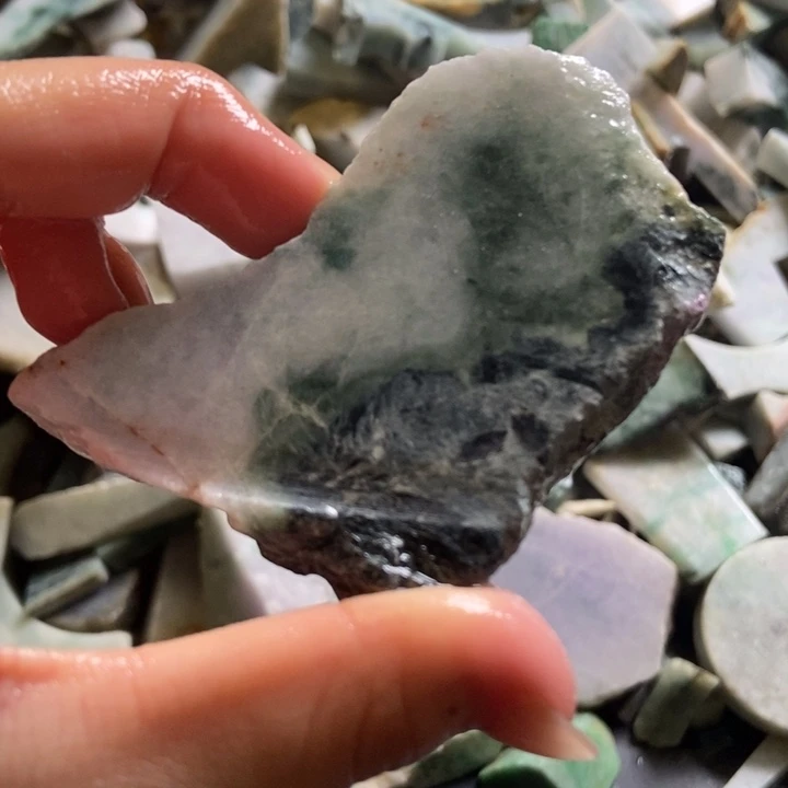 翡翠颈饰未镶嵌天然翡翠