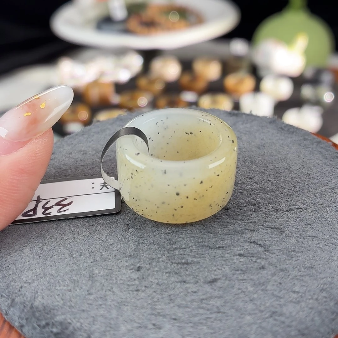 和田玉未镶嵌戒指S51点墨糖白圆切16.0