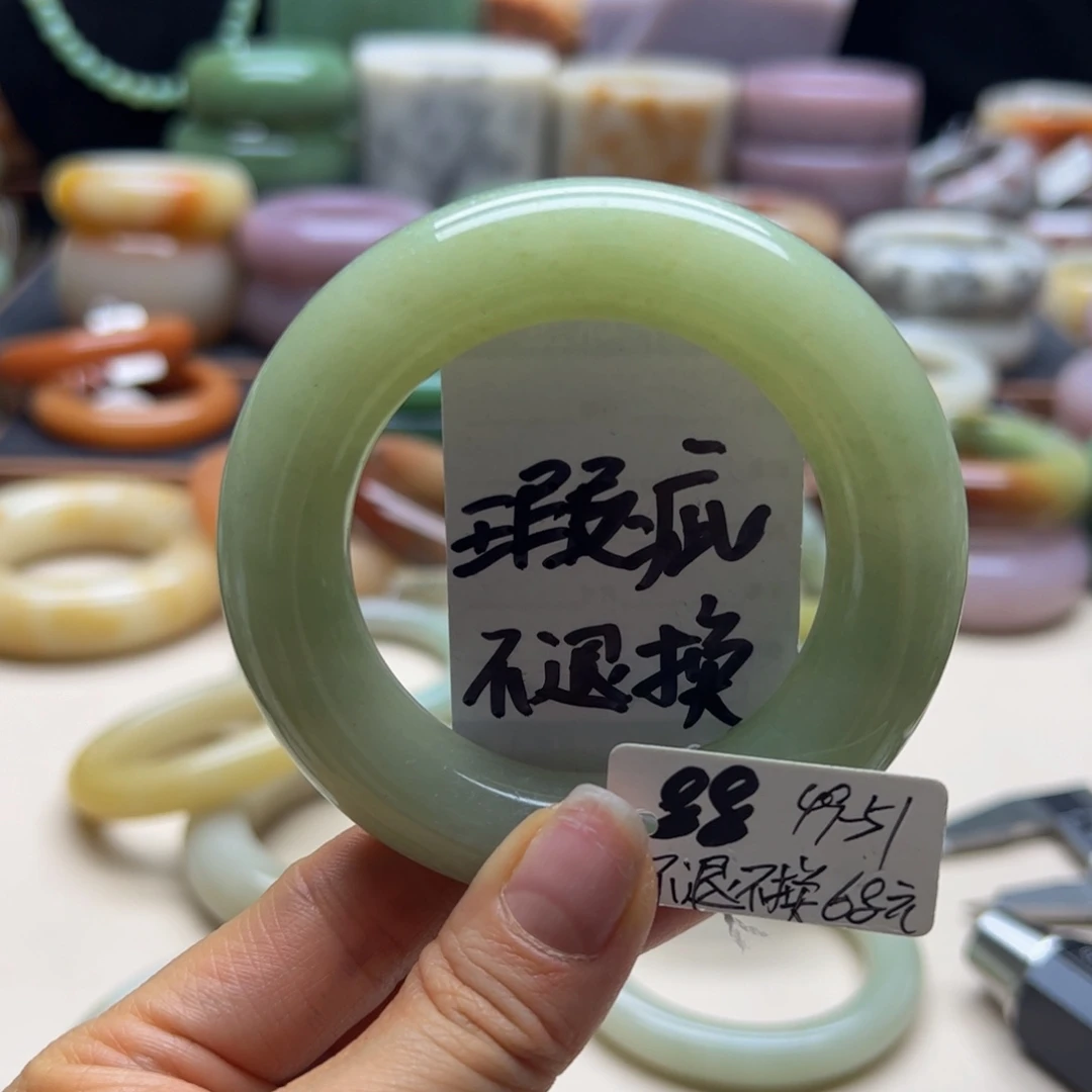 未镶嵌手镯石英岩玉
