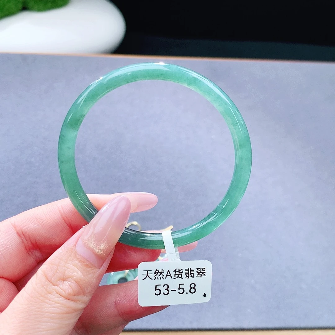 未镶嵌手镯（圆镯）翡翠