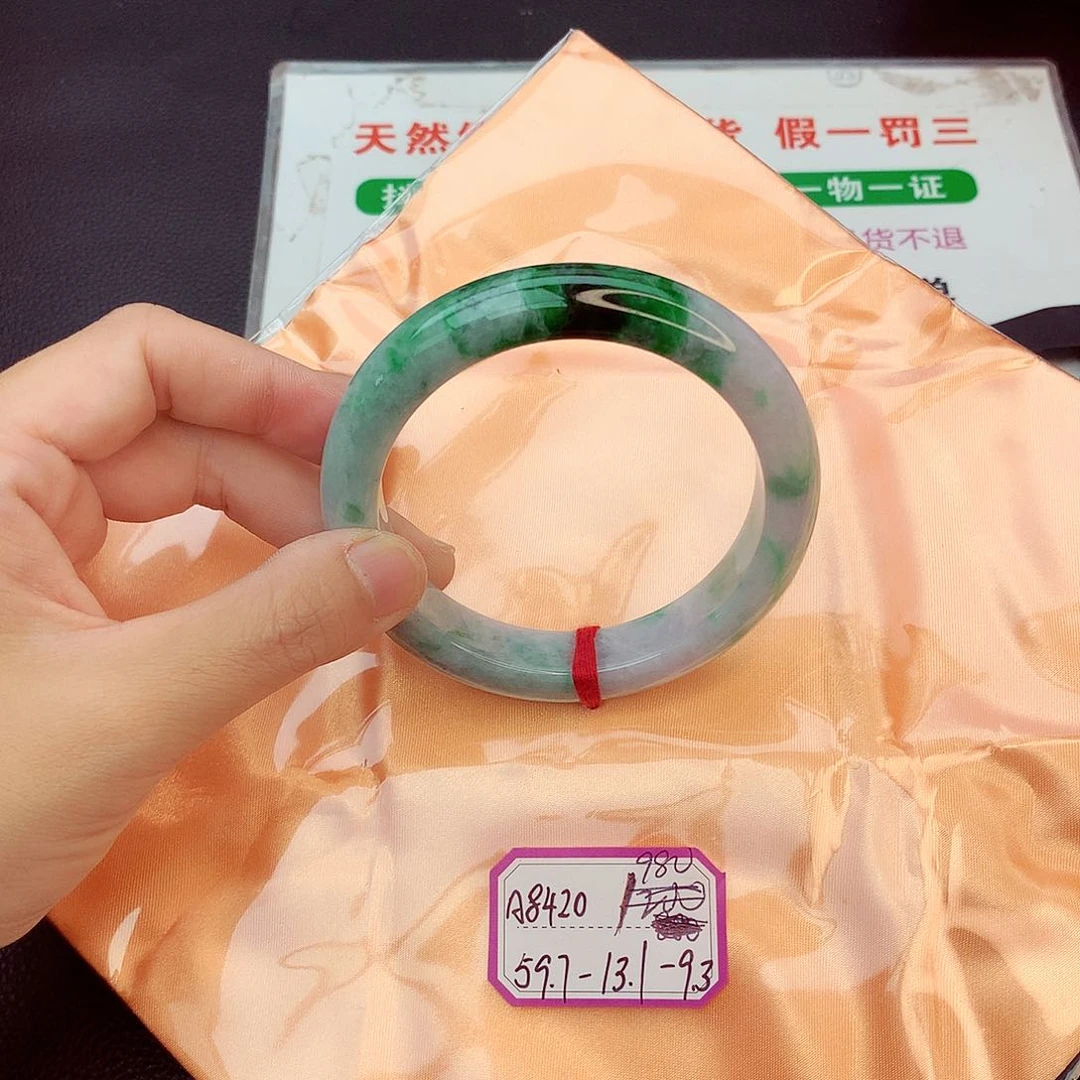 翡翠手镯未镶嵌翡翠