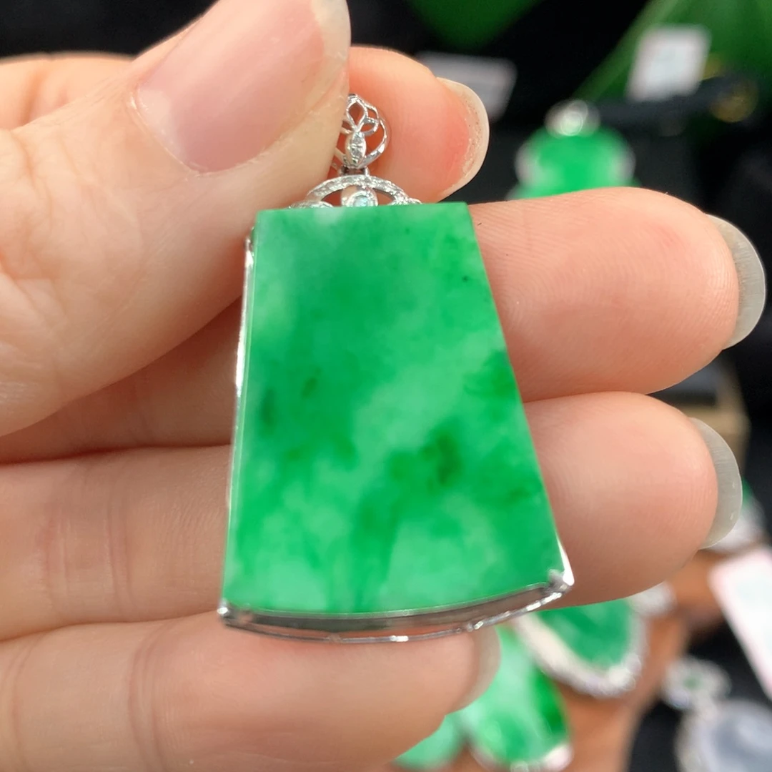 翡翠吊坠(不含链)18K金镶嵌