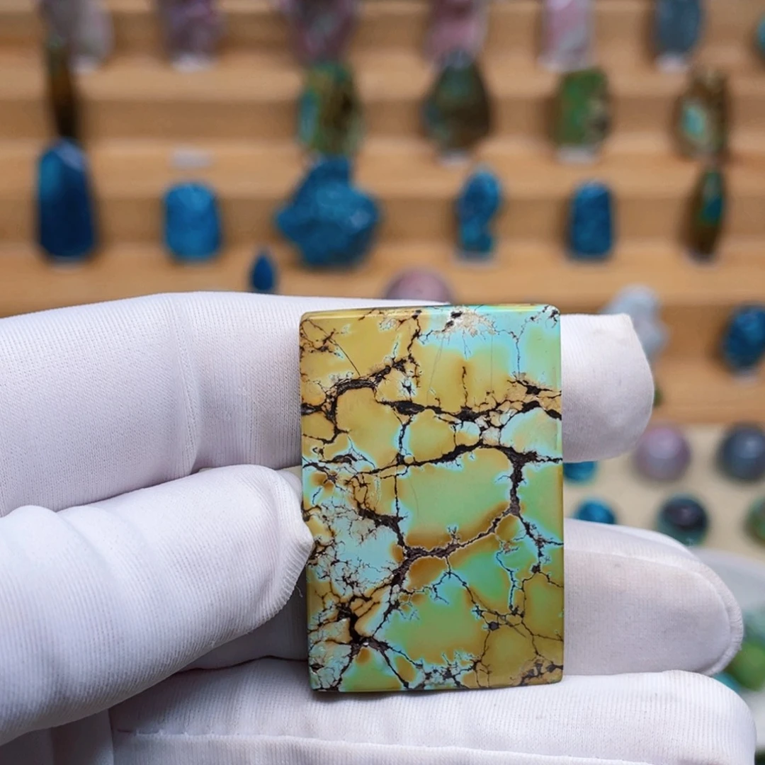 绿松石未镶嵌颈饰