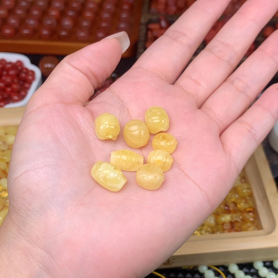 卖***姐未镶嵌吊坠(不含链)琥珀多样性