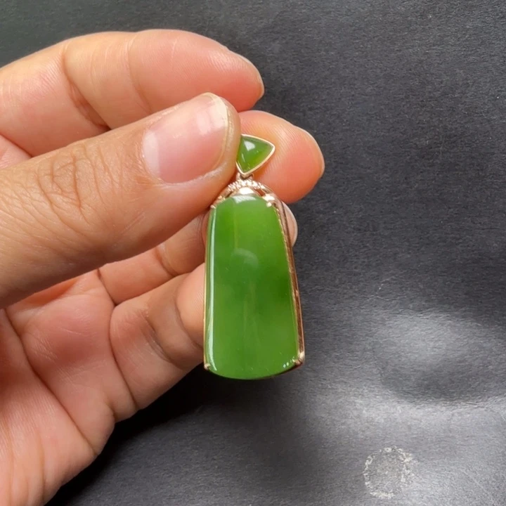 和田玉（碧玉）18K金镶嵌颈饰