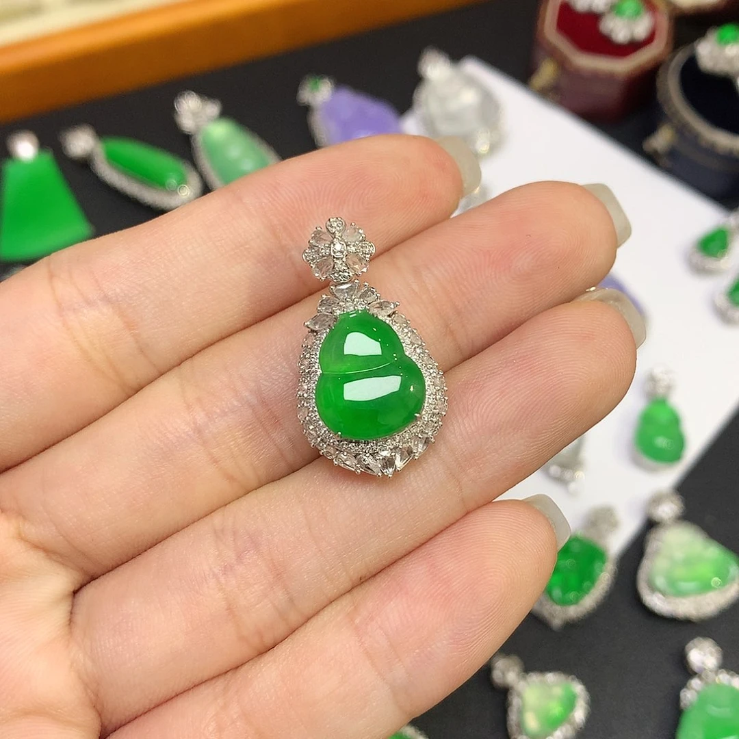 翡翠18K金镶嵌吊坠(赠链)