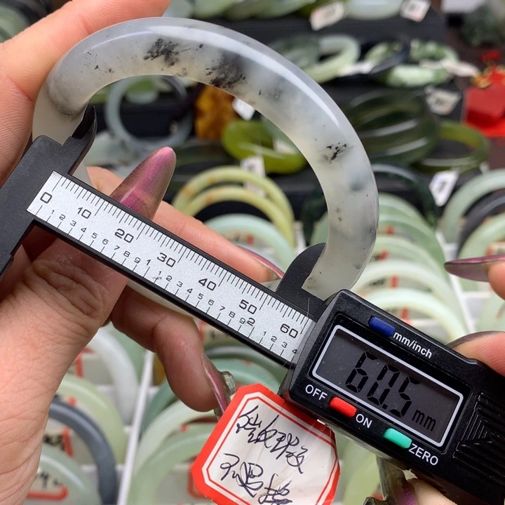 蛇纹石玉手镯未镶嵌1078