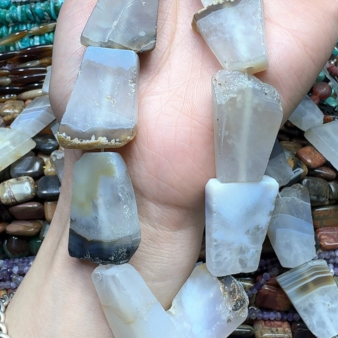 玛瑙/玉髓未镶嵌珠宝半成品一条24x34m原皮玛瑙