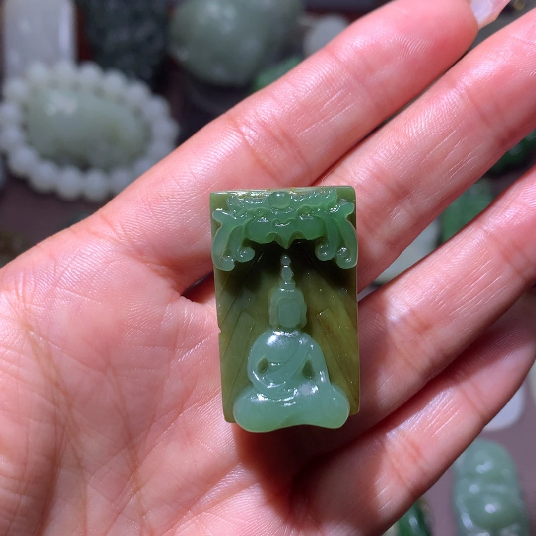 颈饰未镶嵌和田玉